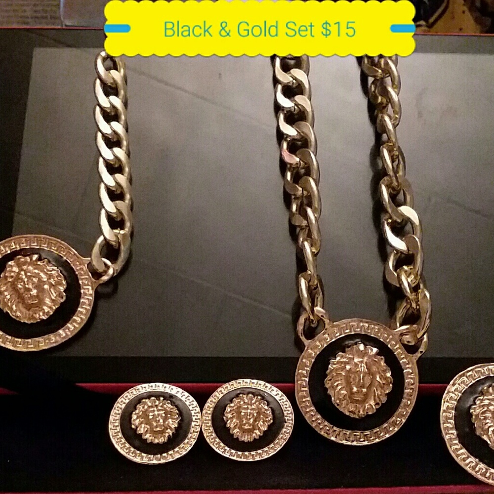 Glamorous ensemble: Necklace, ring, earrings and b